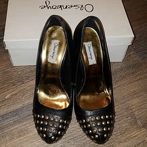 Studded Pumps, high heels.